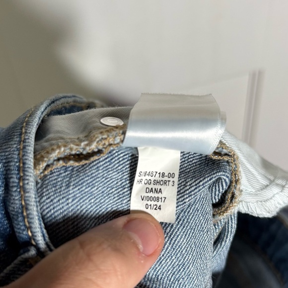 Old Navy High Rise Jean Shorts Size 6 Secret Smooth Pockets Blue Denim - Picture 6 of 7